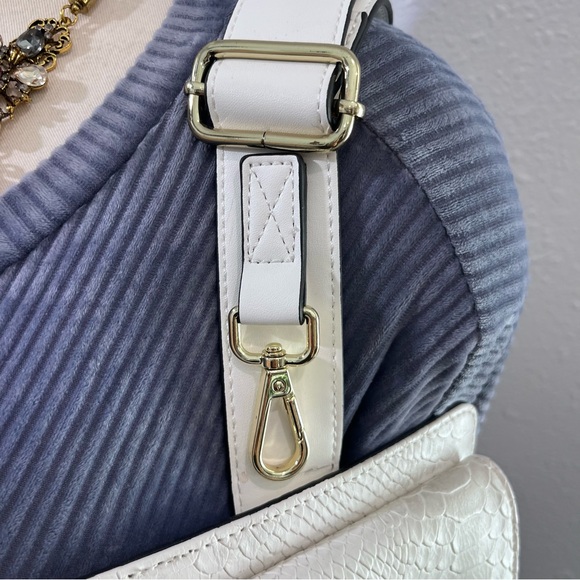 Tote Carry Vegan Leather Backpack
Crocodile Skin - Picture 15 of 16